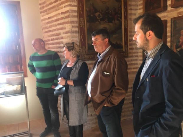 Miembros del Cabildo visitan el Museo de la Torre de la Iglesia de Santiago el Mayor